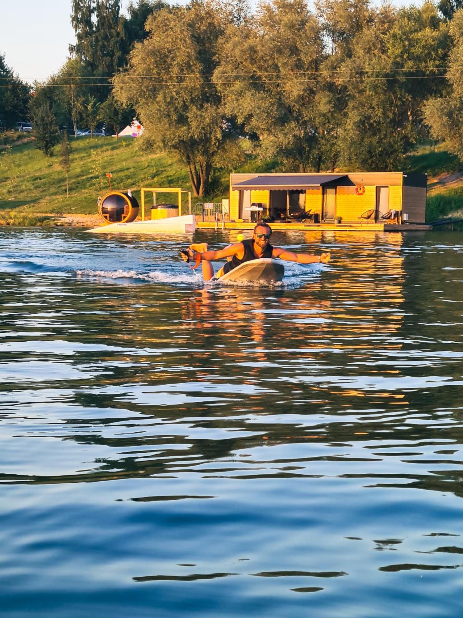 Costa Del Kryspi Caloroczne Domy Na Wodzie Cholerzyn Экстерьер фото
